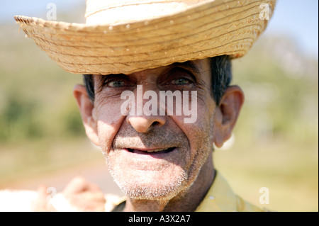 Un agricoltore del tabacco in Vinales Valley, Pinar del Rio provincia, Cuba, West Indies. Foto Stock