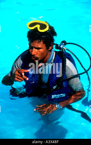 Istruttore subacqueo piscina lezione Sheraton Resort Viti Levu Figi Foto Stock