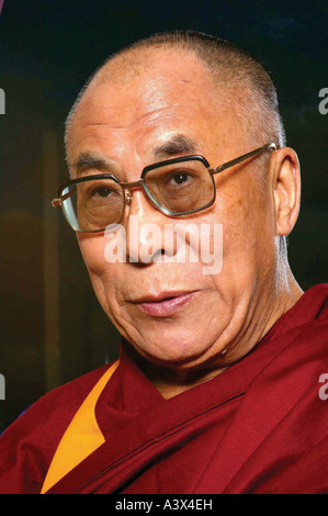 Sua Santità il XIV Dalai Lama del Tibet durante un aborigeno durante la sua ultima visita a Edinburgo Foto Stock