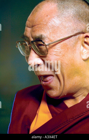 Sua Santità il XIV Dalai Lama del Tibet durante un aborigeno durante la sua ultima visita a Edinburgo Foto Stock