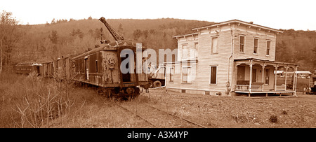 Abbandonato trasporto ferroviario passeggeri auto vicino a Cooperstown New York Foto Stock