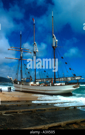 Storico di nave a vela arenarsi sulla spiaggia Victoria Australia Foto Stock