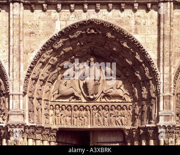 Geografia/travel, Francia, Chartres, chiese e conventi, la cattedrale di Notre Dame, vista esterna e timpano con Cristo apocalittico Foto Stock