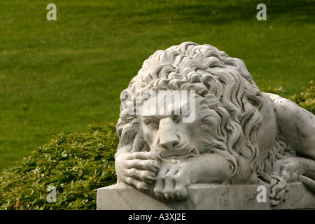 La scultura di un leone al Hartley Park Victoria British Columbia Isola di Vancouver in Canada Foto Stock