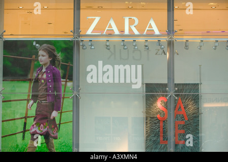A Zara negozio nel centro della città di Manchester, Regno Unito Foto Stock