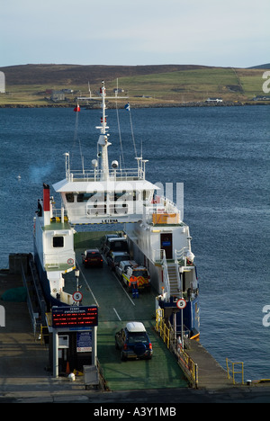 Dh Lerwick Harbour LERWICK SHETLAND Leirna Lerwick a Bressay traghetto auto caricamento Foto Stock