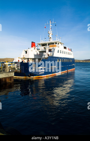 Dh Lerwick Harbour LERWICK SHETLAND Leirna Lerwick a Bressay traghetto auto scarica Foto Stock