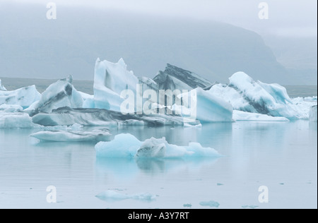 Iceberg nel lago glaciale Joekulsarlon, Islanda, Joekulsarlon Foto Stock