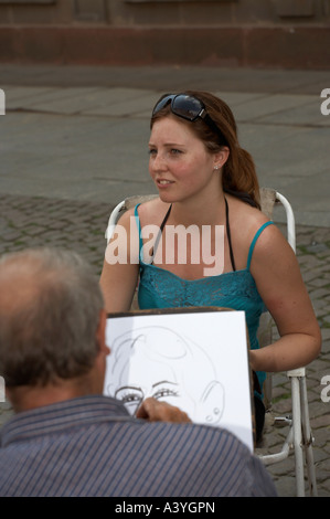Un marciapiede artista è il disegno di un volto di donna Foto Stock