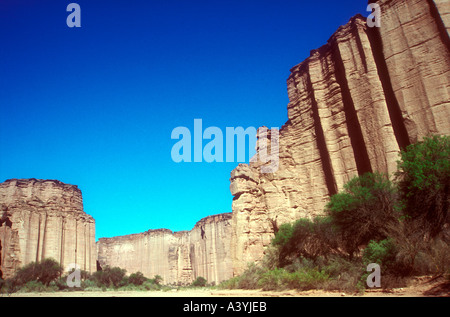 Talampaya canyon gate a Talampaya, il Parco Nazionale del Monte deserto occidentale in Argentina Foto Stock