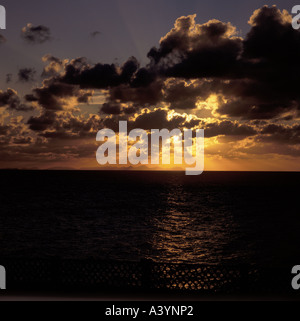Sunset over NE Mallorca da Santa Tomas bay Menorca Baleares Spagna Foto Stock