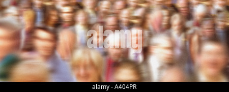 Affollato: Vista panoramica dei pedoni sfocati Foto Stock