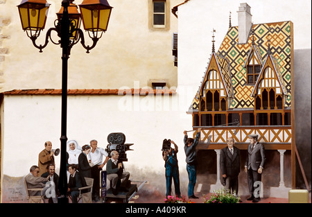 Affresco murale raffigurante il set di ripresa di La Grande Vadrouille movie, Direttore Gérard Oury, girato nel 1966, Dijon, Côte d'Or, Borgogna, in Francia, in Europa Foto Stock