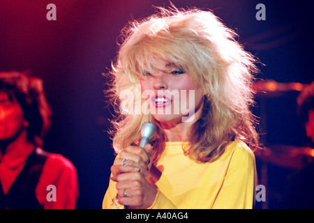 Debbie Harry del gruppo pop Blondie eseguendo questa immagine per0122 Foto Stock