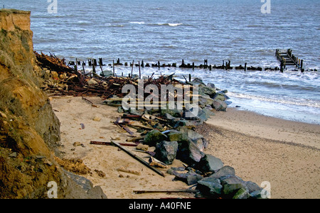 Happisburgh Norfolk,l'erosione costiera. Happisburgh. Norfolk. Foto Stock