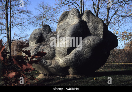 Statue di pietra da Indulis Ranka in Turaida open air museum riserva della Lettonia Foto Stock