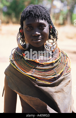 Pokot donna con tradizionale di ottone grandi anelli auricolari vicino a Sigor Kenya Settentrionale Africa orientale Foto Stock