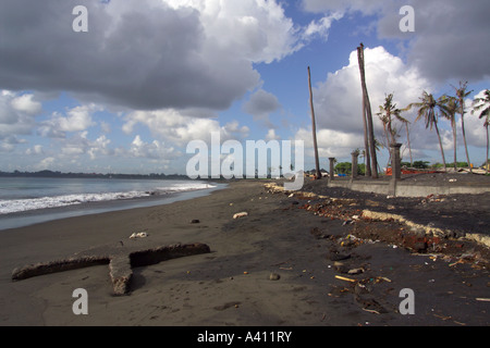 Padang Galak spiaggia di sabbia nera Bali Indonesia Foto Stock