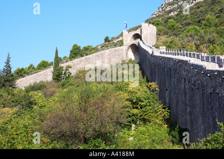 Una fortezza medievale nella città di Ston sulla penisola di Peljesac, Croazia Foto Stock