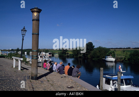 Pole segnando i livelli raggiunti dai precedenti inondazioni verificatesi nel corso dei secoli in Ribe Danimarca Foto Stock