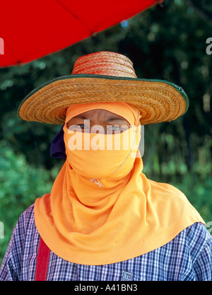 Local Thai donna In Headress e Hat Phuket Thailandia del sud-est asiatico Foto Stock