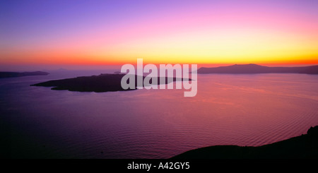 Il GRE Kykladen tramonto di Santorini caldera isola di Vulcano Foto Stock