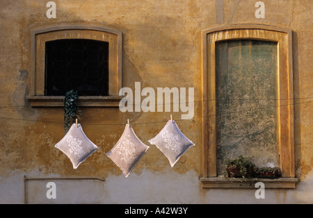 Impiccati fuori cuscini Sicilia Italia Foto Stock