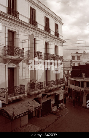 Gli edifici del centro di Tangeri, Marocco AFRICA SETTENTRIONALE Foto Stock