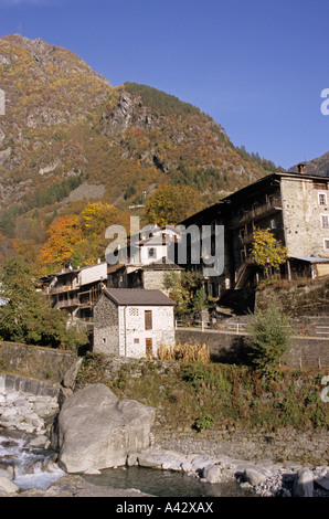 Il villaggio di montagna di Cataeggio Val Masino valtellina sondrio lombardia italia Foto Stock