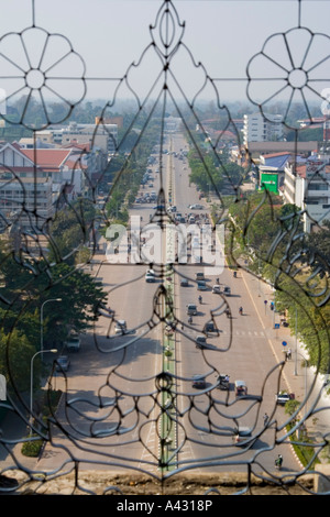Street View dal monumento Patuxai Vientiane Laos Foto Stock