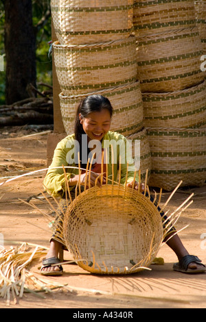 Cestello Divieto di tessitura Donkeo al di fuori di Luang Prabang Laos Foto Stock