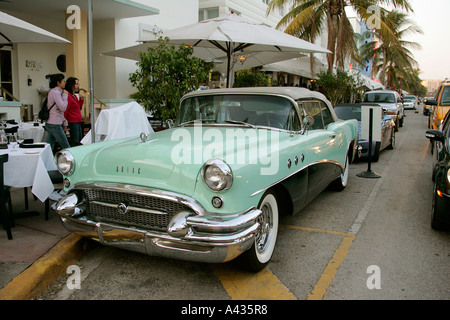 A sud di Miami Beach FL Florida Ocean Drive American riviera city art deco district ristorante sera fl fla sud sud Foto Stock