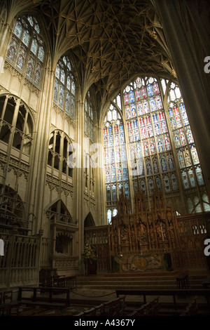 Grande finestra orientale e Lierne vaulting di Gloucester Cathedral coro vault. Transetto sud, Cattedrale di Gloucester. Gloucester. Regno Unito Foto Stock