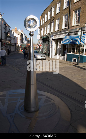 Scultura di strada Wendy Ramshaw progettato torre di avvistamento situata sulla High Street vicino a Windsor Bridge Eton Berkshire REGNO UNITO Foto Stock