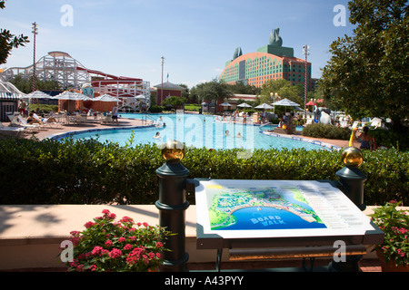 Directory resort si affaccia sulla piscina e Swan Resort al Boardwalk nel Walt Disney World Foto Stock