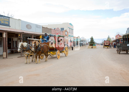 Cavallo e Carrozza sulla strada principale di lapide, Arizona Foto Stock