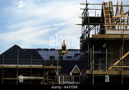 Bellway Homes sviluppo su Ravenswood Estate su il vecchio aeroporto di Ipswich nel Suffolk, Regno Unito. Foto Stock