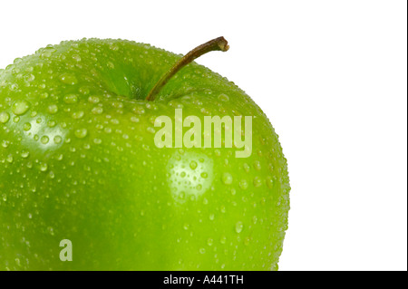 Wet mela verde isolato su bianco inquadrata nell'angolo in basso a sinistra per lasciare spazio per la copia Foto Stock