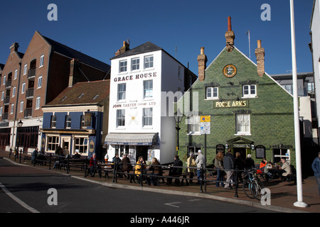 Pub e bar lungo la banchina Poole Dorset England Regno Unito Foto Stock