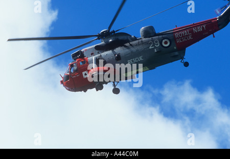 Salvataggio in elicottero di RNAS Culdrose 771 Squadrone SAR. Helston Cornwall Regno Unito Foto Stock