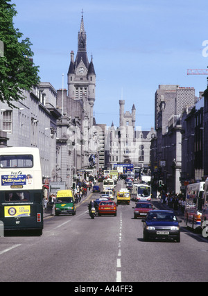 Dh UNION STREET ABERDEEN town house orologio Aberdeen e il traffico del centro della Scozia uk città scozzese Foto Stock