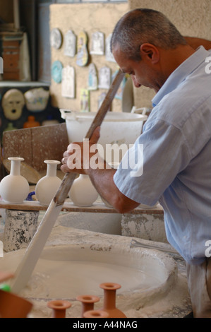 Processo di fabbricazione di stoviglie, Vietri sul Mare - Italia. Foto Stock