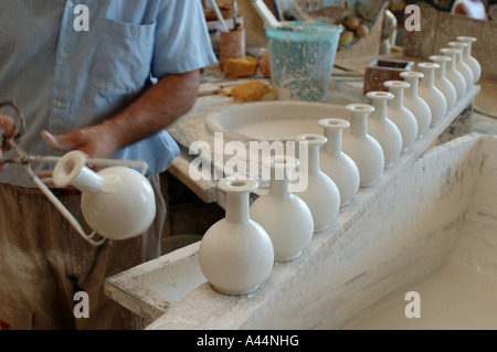 Processo di fabbricazione di stoviglie, Vietri sul Mare - Italia. Foto Stock