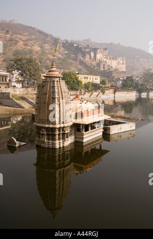 India Rajasthan Bundi tempio indù di Nawal Sagar Lago Foto Stock