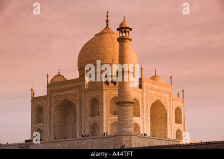 India Uttar Pradesh Agra Taj Mahal dalla parte posteriore al tramonto Foto Stock