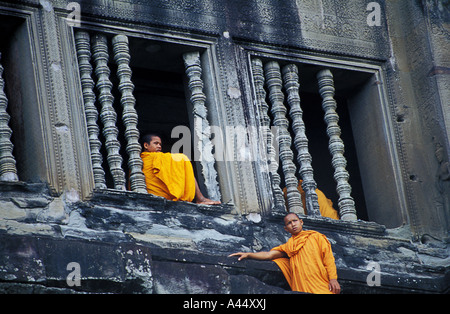 I monaci buddhisti in Angkor Wat, Cambogia Foto Stock