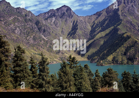 Bella giornata su montagne Tian Shan in Nord provincia dello Xinjiang - Cina Foto Stock