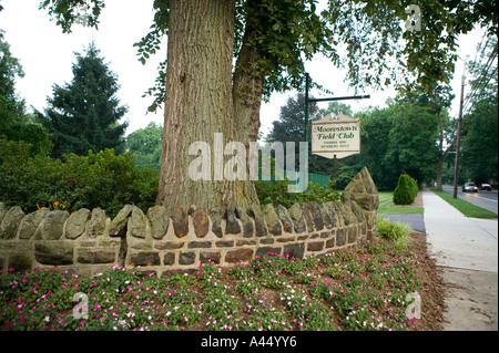 Vista di un cartello d'ingresso ai membri solo campo Moorestown Club in Moorestown New Jersey STATI UNITI D'AMERICA LUGLIO 2005 Foto Stock