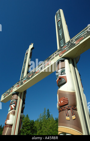 AJD55347, Blyn, WA, Washington, Penisola Olimpica, Sequim, Jamestown, s'Klallam tribù, Indian Reservation, Visitor Center, totem Foto Stock