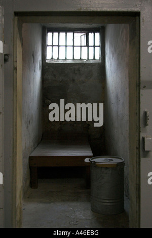 Una cella di prigione nel carcere di Hohenschoenhausen, Berlino, Germania Foto Stock